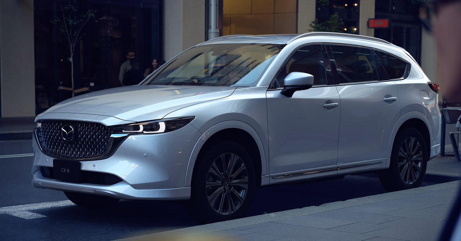 Mazda CX-8 — вид сзади