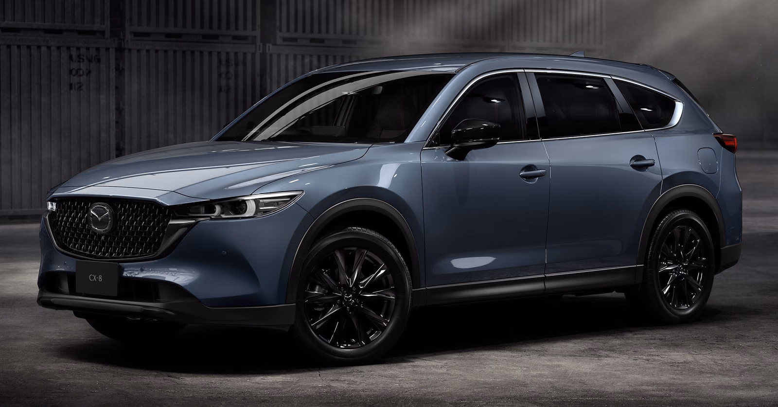 Mazda CX-8 — крупный план кузова
