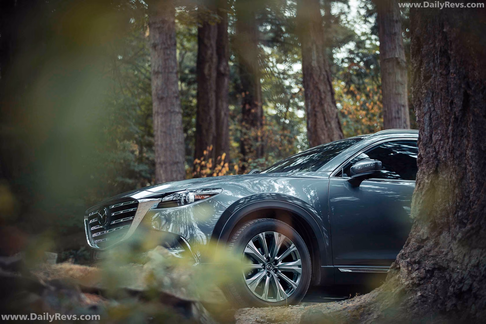 Решётка и фара Mazda CX-9 крупно