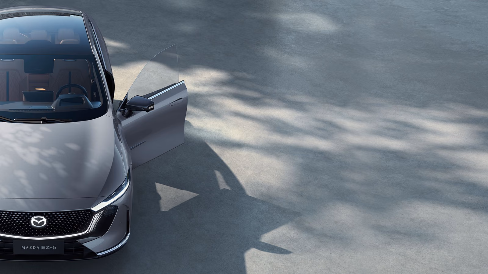 Передняя часть Mazda EZ-6 с открытой дверью