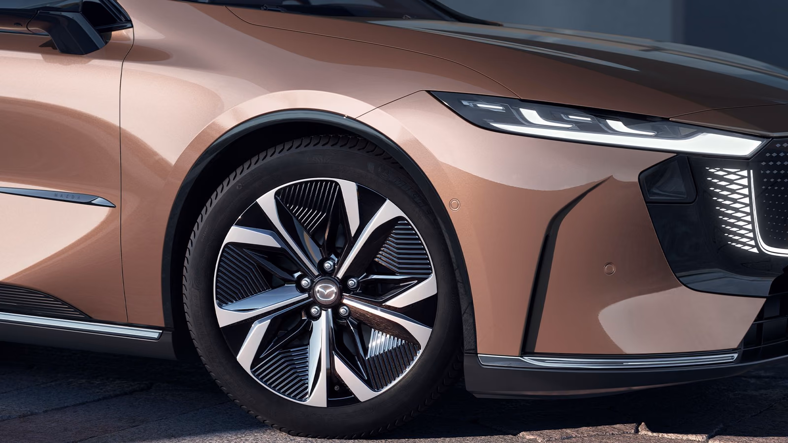 Переднее колесо и крыло Mazda EZ-6