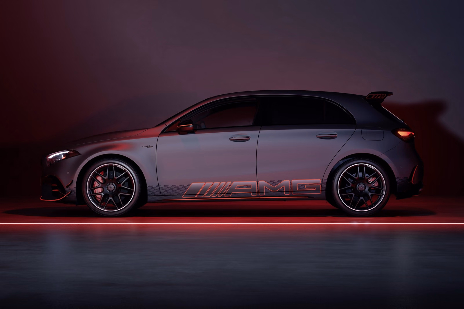 Mercedes-Benz A-Class — спереди в три четверти