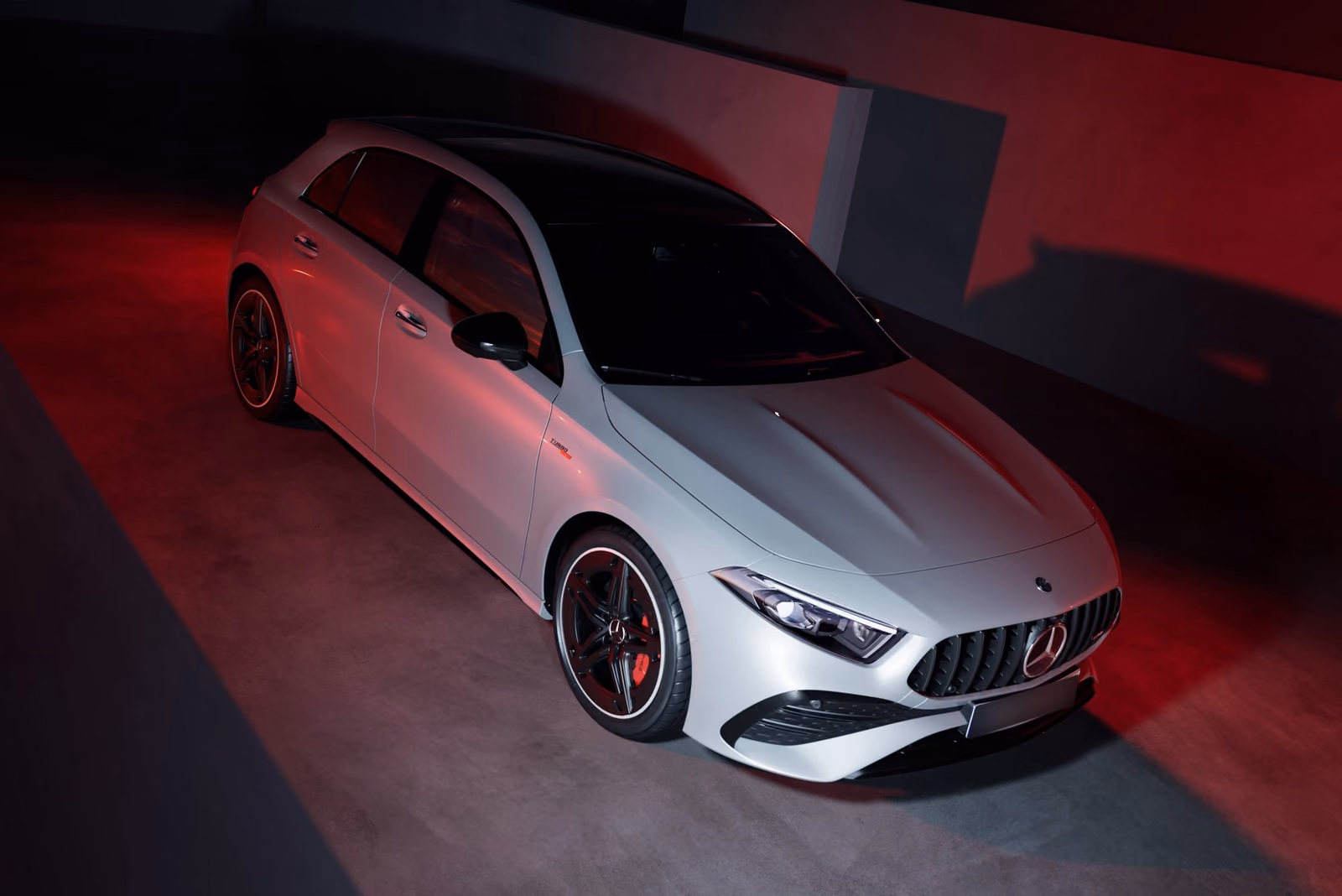 Mercedes-Benz A-Class — вид сзади в три четверти