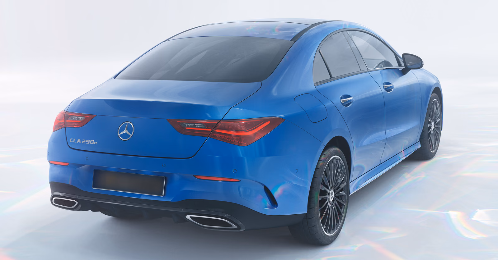 Mercedes-Benz CLA — синее купе сзади в три четверти