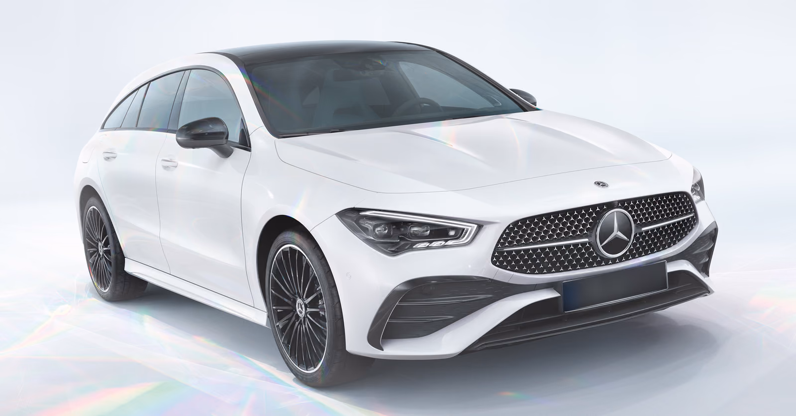 Mercedes-Benz CLA — белый кузов спереди, решётка со звёздным рисунком