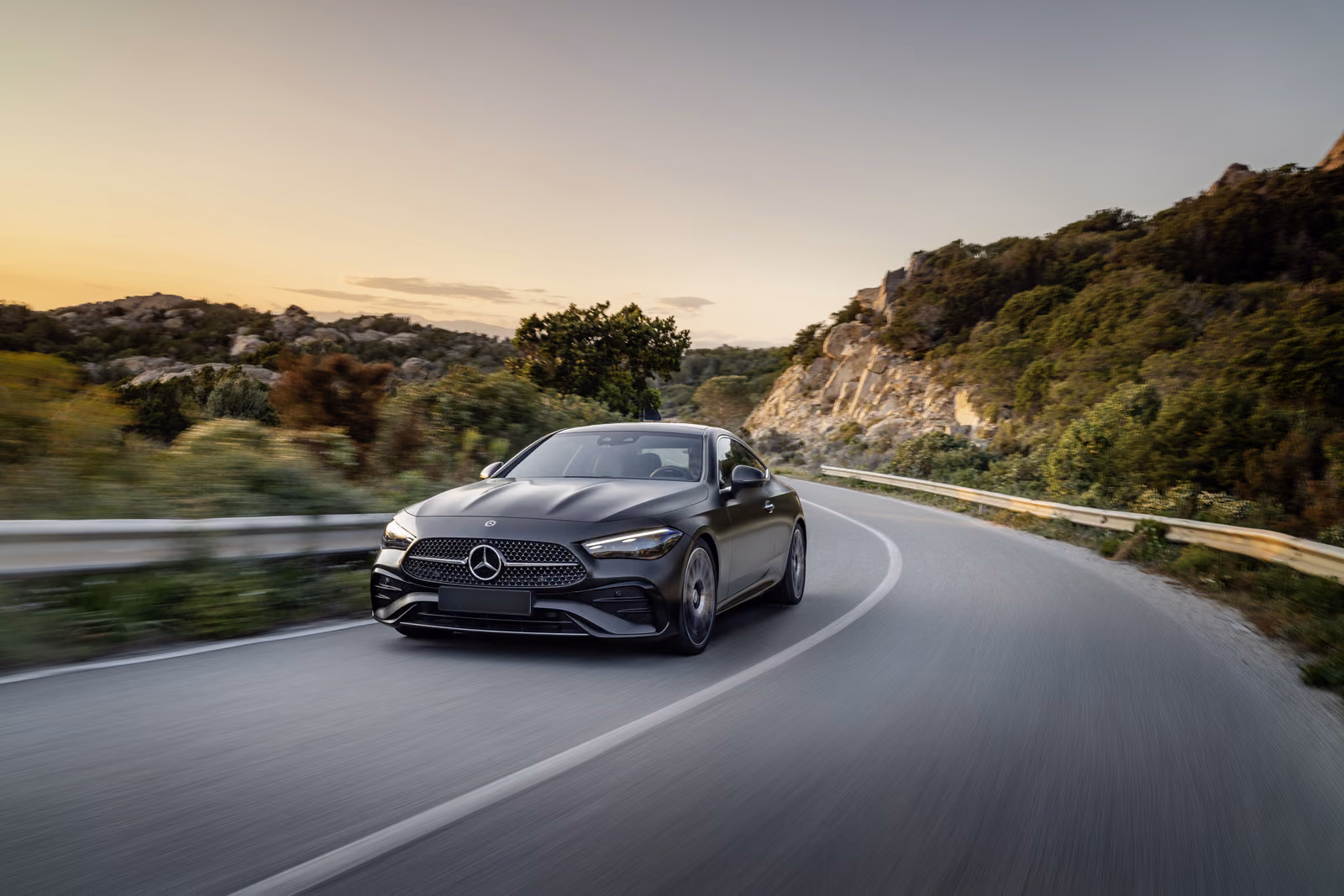Mercedes-Benz CLE Coupe C236 на дороге — вид спереди