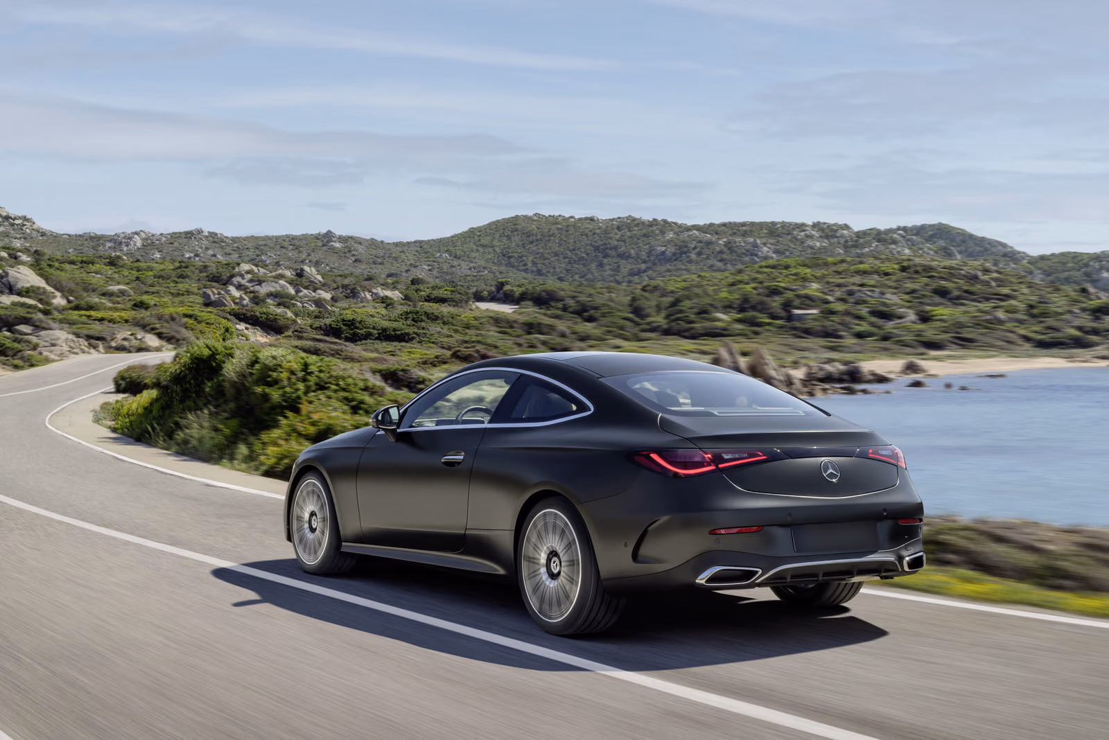 Mercedes-Benz CLE Coupe C236 на дороге — вид сзади