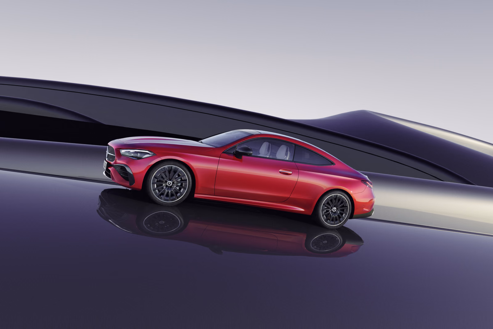 Красный Mercedes-Benz CLE Coupe C236 — профиль кузова