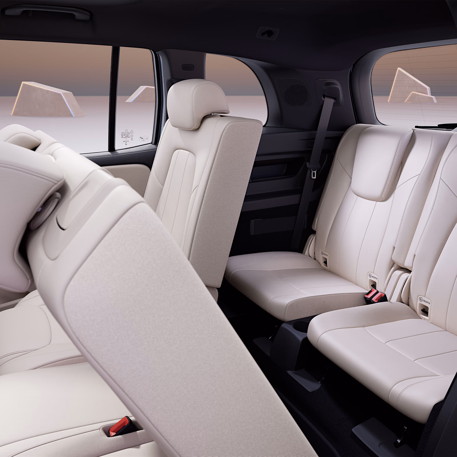 Mercedes-Benz EQB — третий ряд сидений семиместной версии