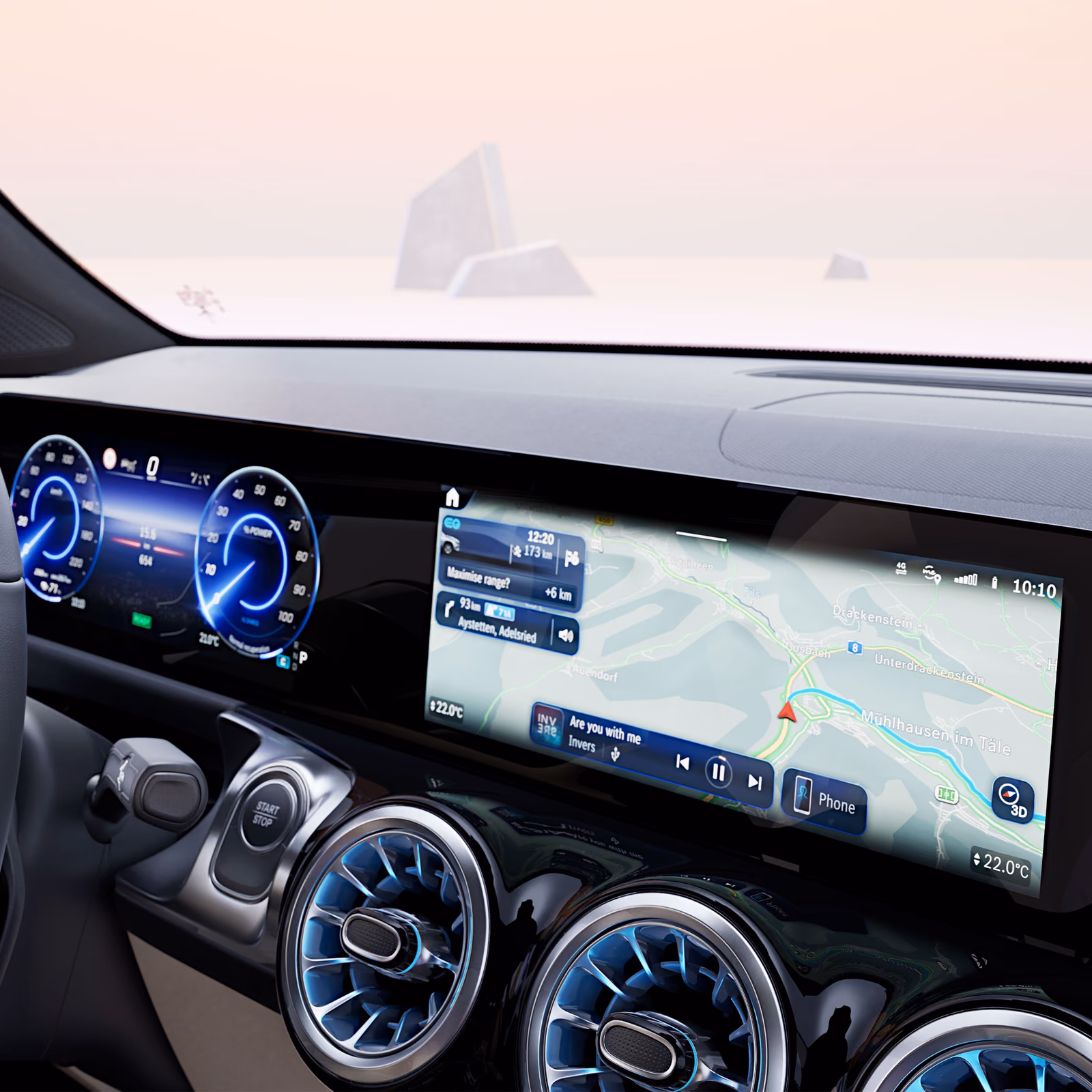 Mercedes-Benz EQB — приборная панель с запасом хода и навигацией