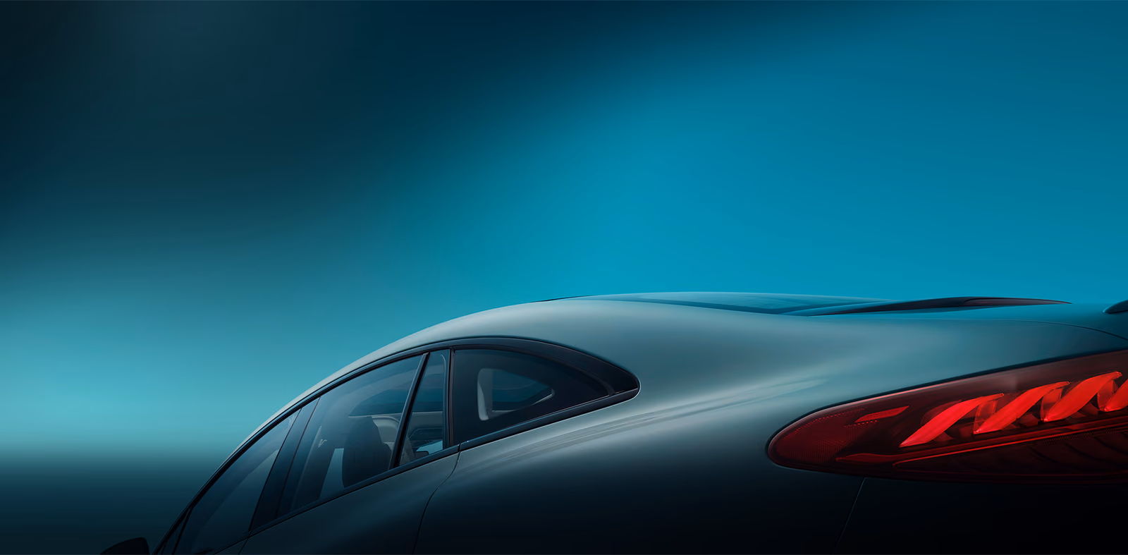 Плавная линия крыши и задняя часть Mercedes-Benz EQE