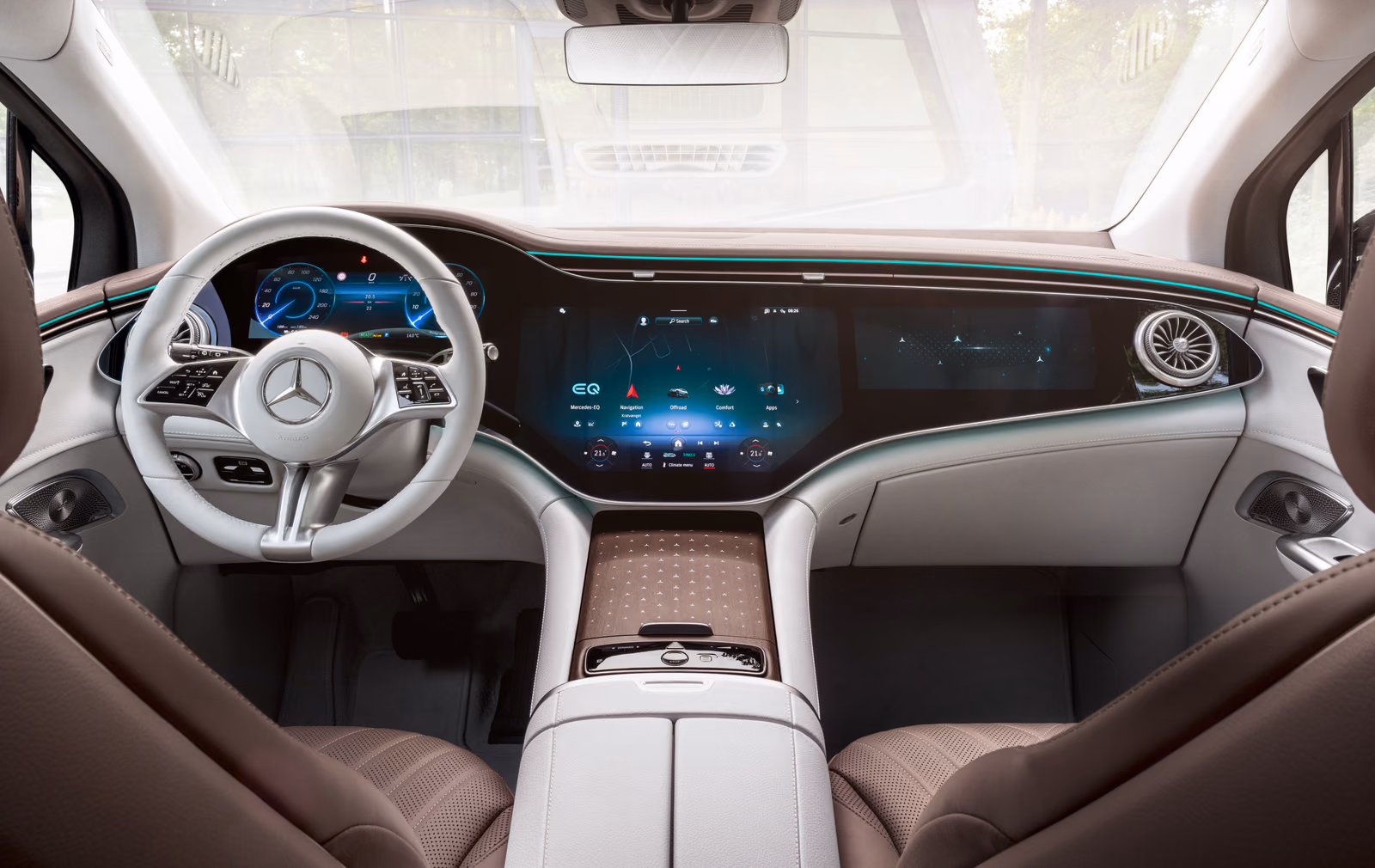 Mercedes-Benz EQE SUV — передняя панель с MBUX Hyperscreen