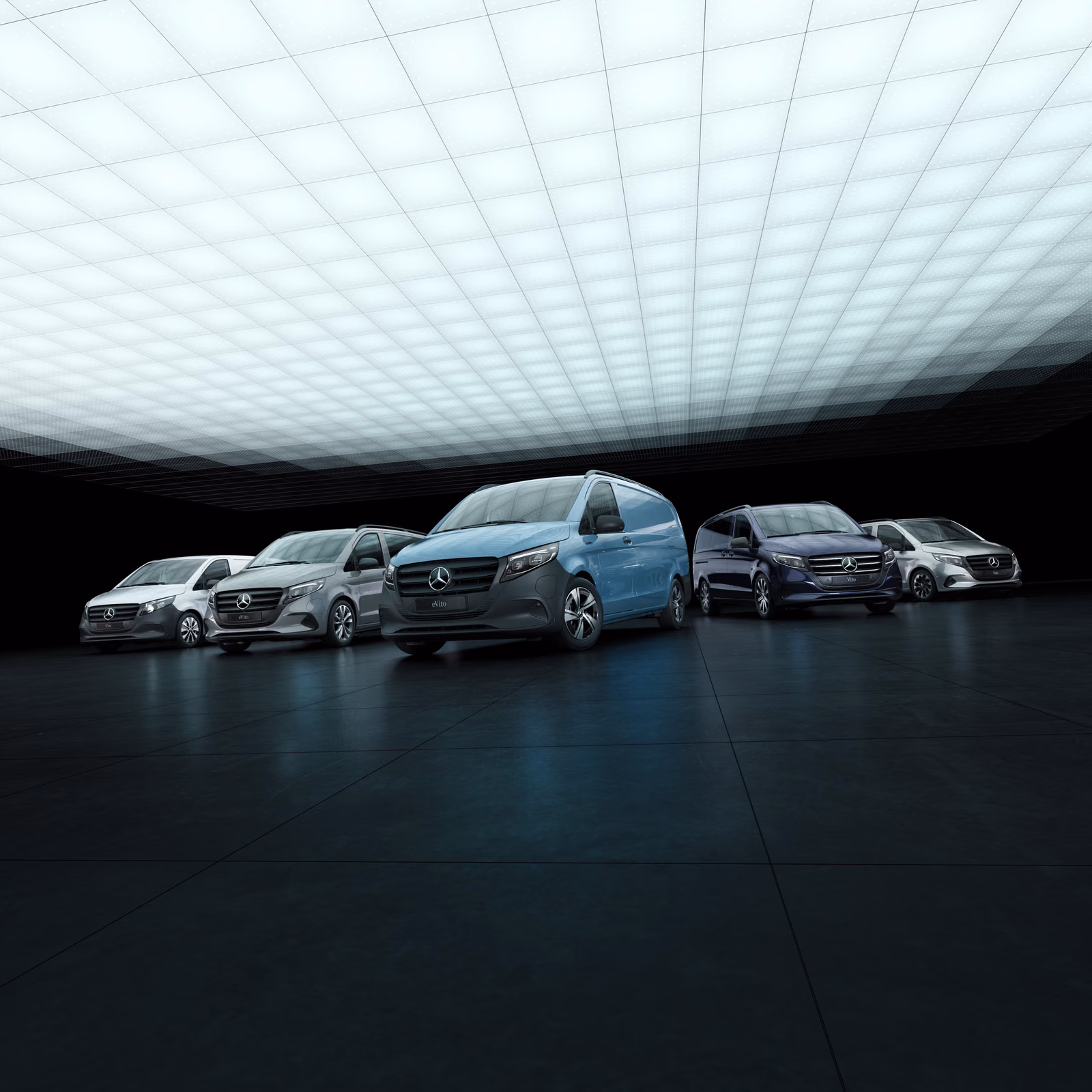 Mercedes-Benz EQV и V-Class — линейка в тёмной студии