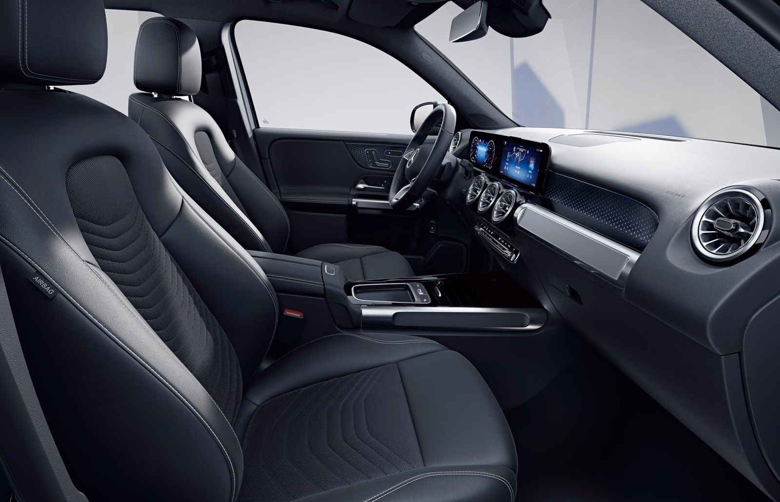 Передние кресла и панель Mercedes-Benz GLB