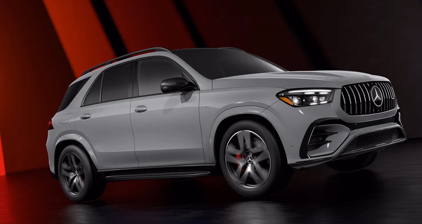Mercedes-Benz GLE в профиль в студии
