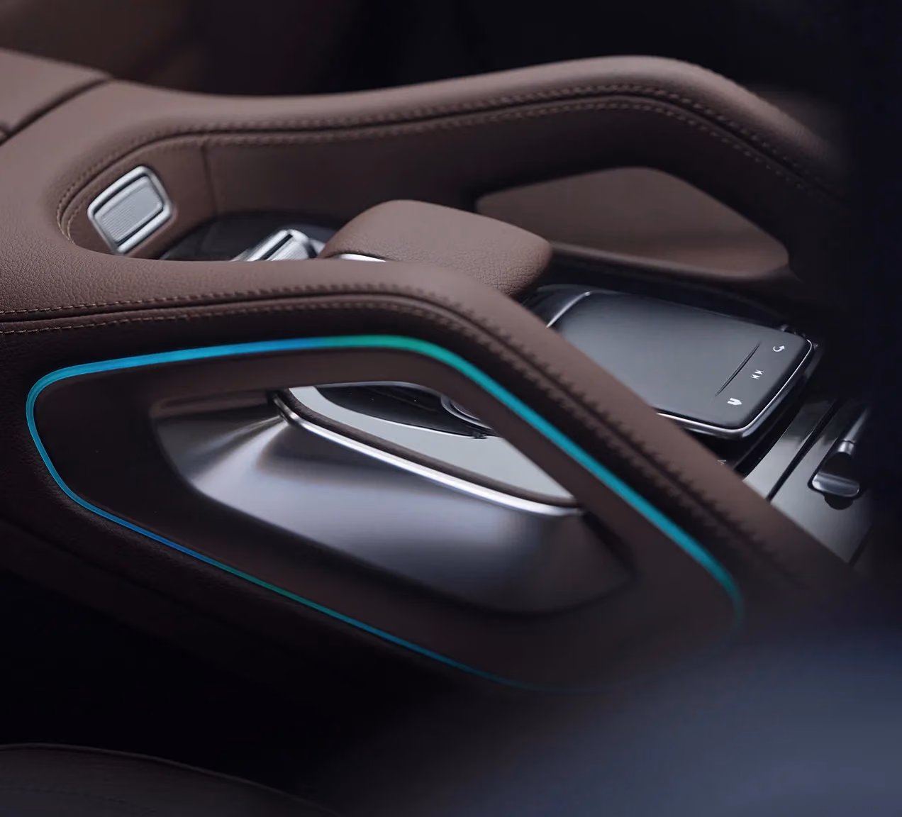 Отделка двери и подсветка Mercedes-Benz GLE