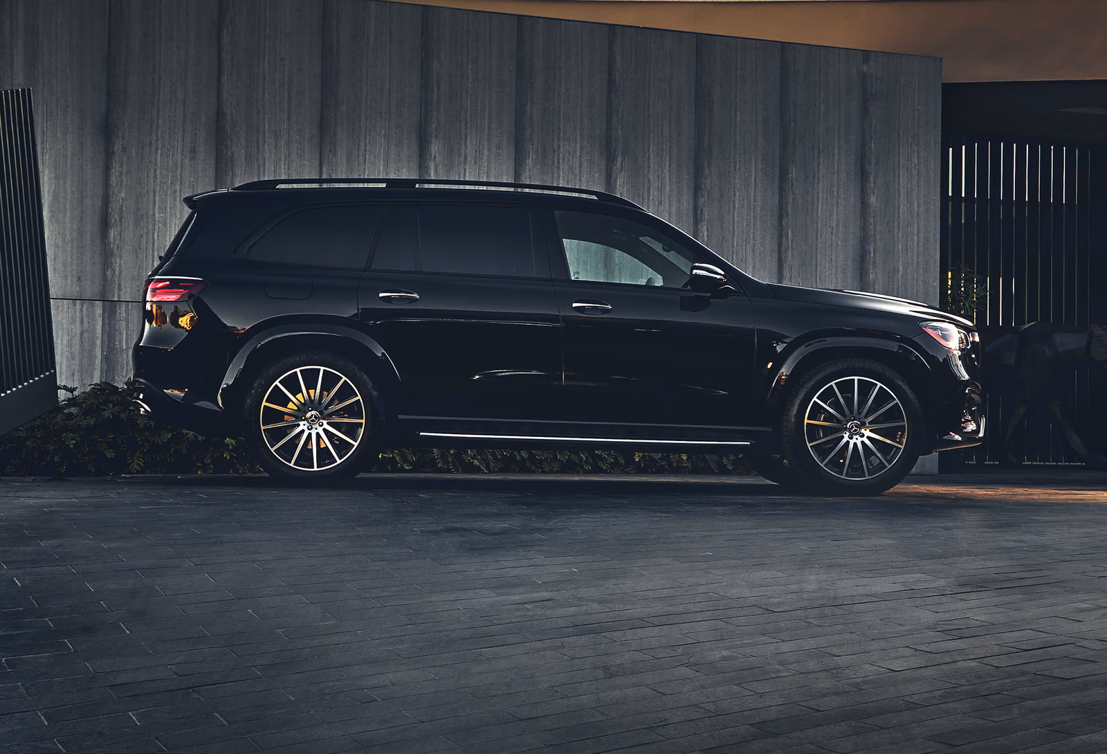 Mercedes-Benz GLS в профиль