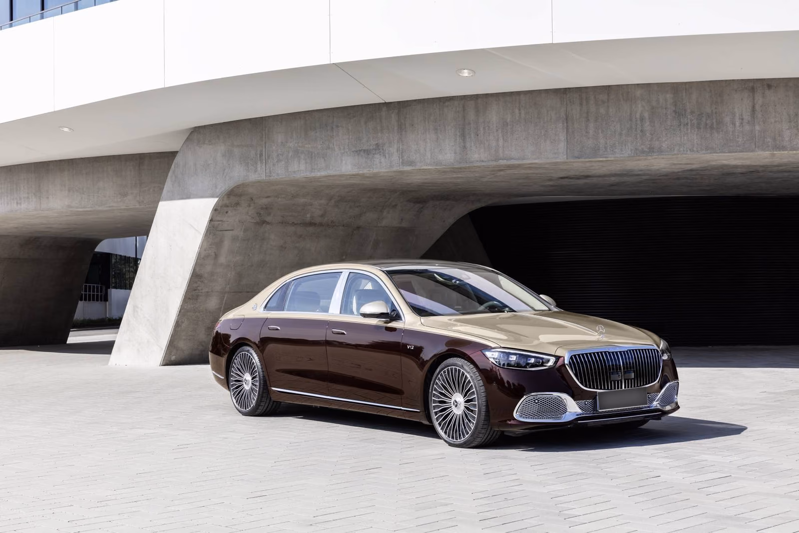 Mercedes-Maybach S-Class Z223 — вид спереди в три четверти