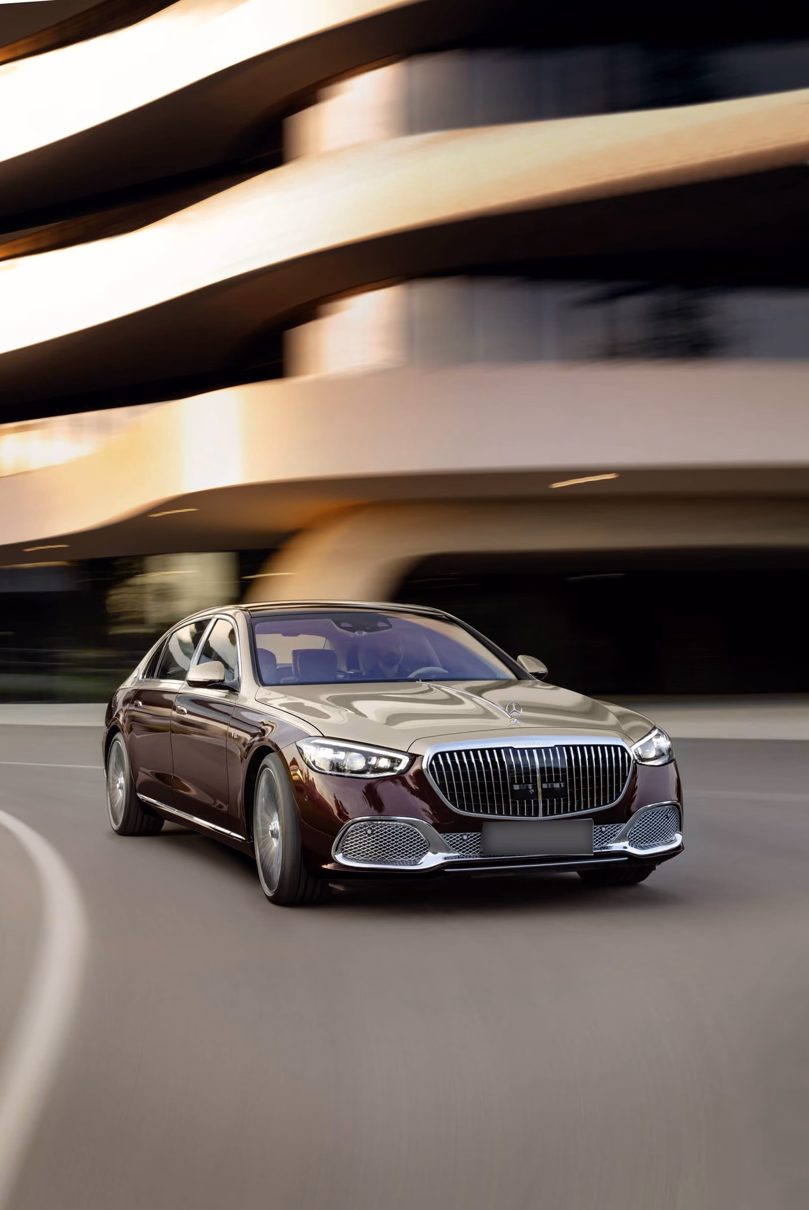 Mercedes-Maybach S-Class Z223 в движении — вид спереди
