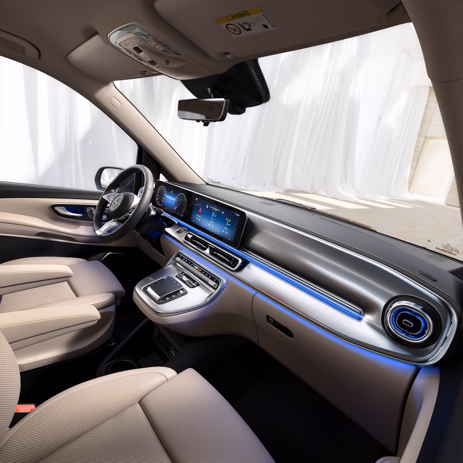 Mercedes-Benz V-Class — светлая передняя панель с контурной подсветкой