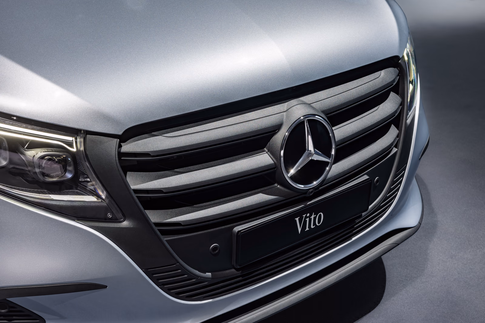 Новая решётка радиатора Mercedes-Benz Vito крупным планом