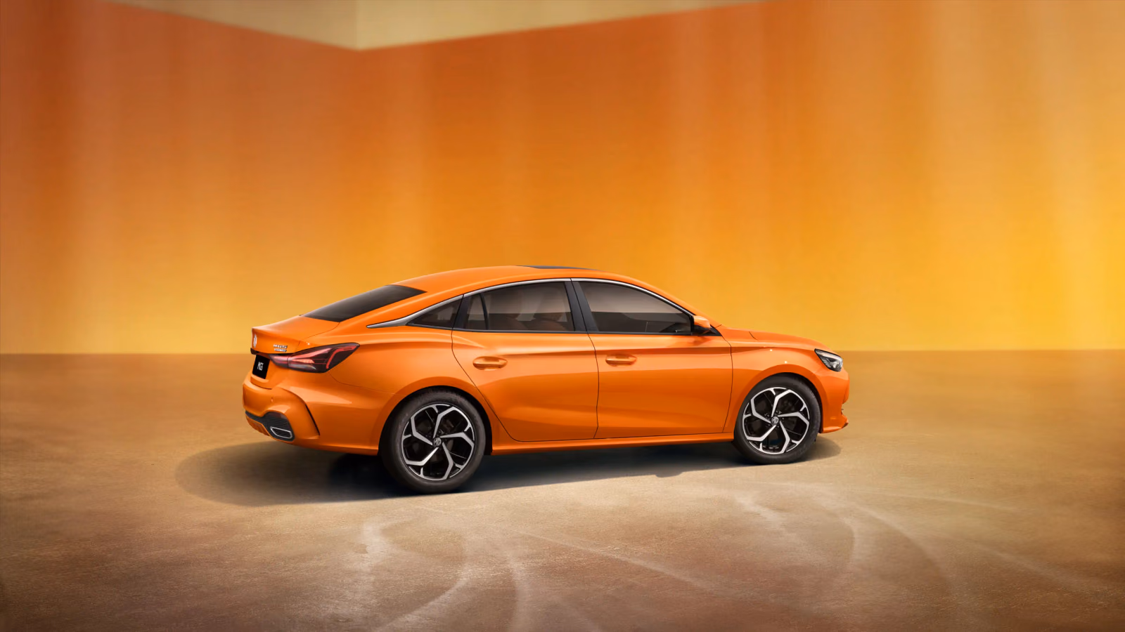 MG 5 — профиль оранжевого кузова