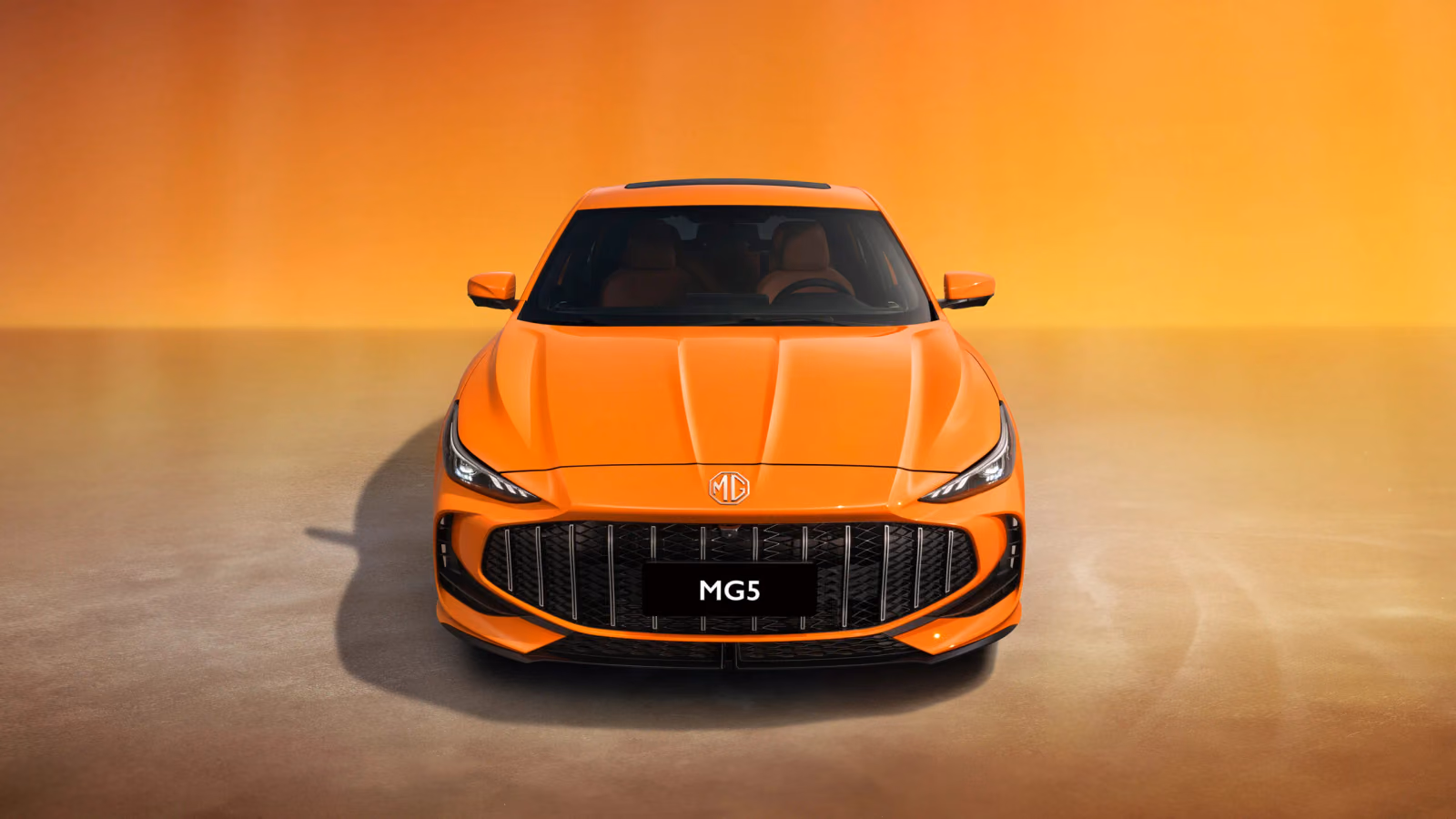 MG 5 — вид строго спереди