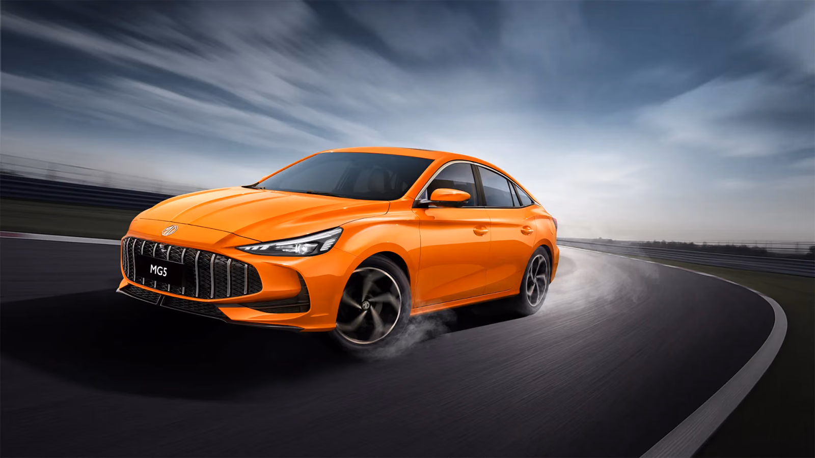 MG 5 — седан в движении