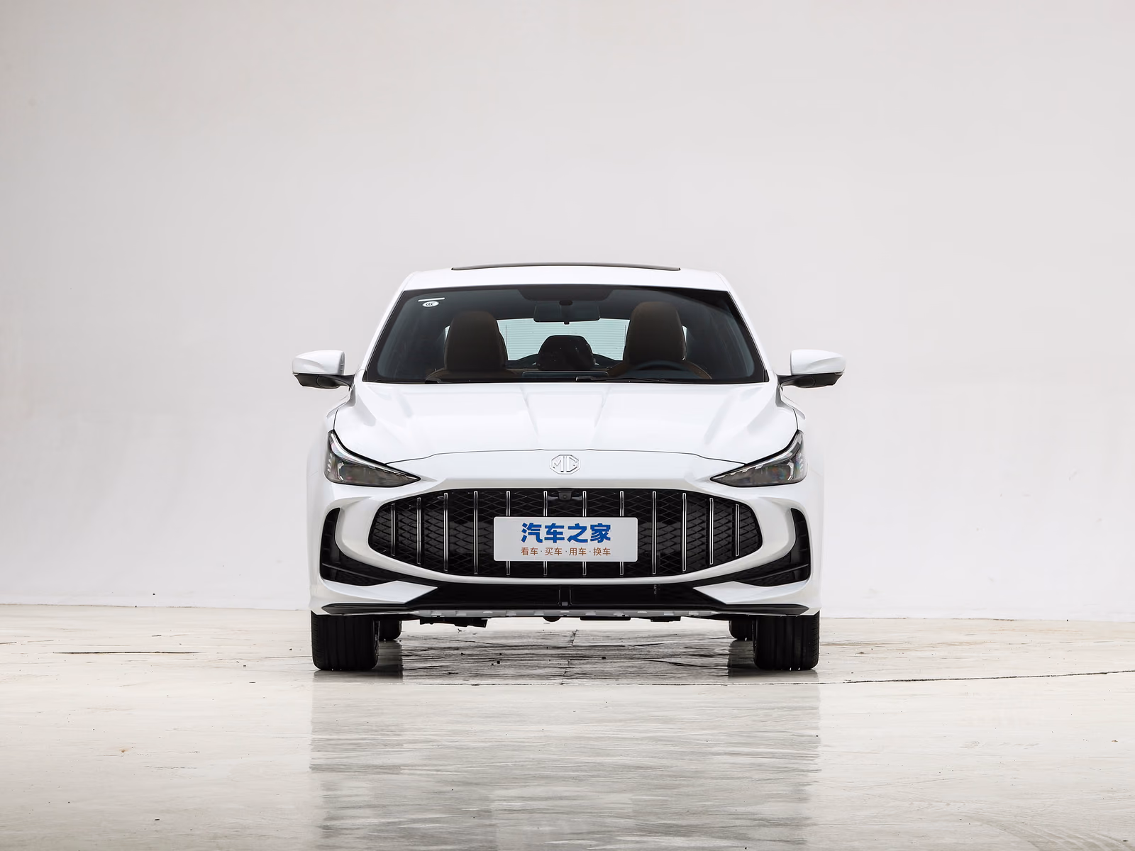 MG 5 — белый кузов спереди
