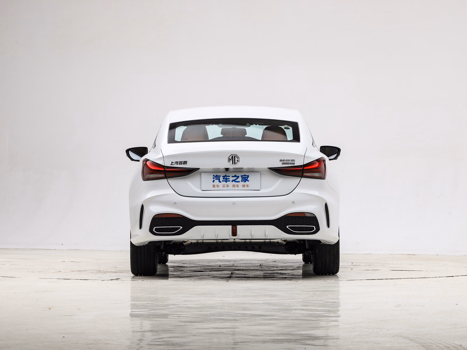 MG 5 — белый кузов сзади