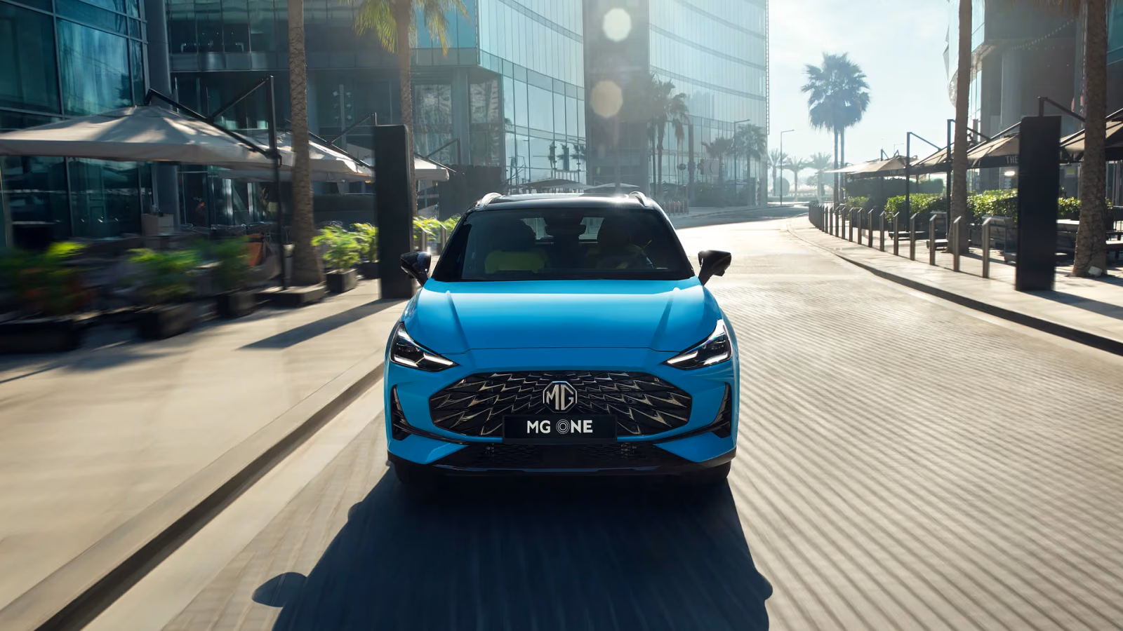 MG One — вид строго спереди в движении