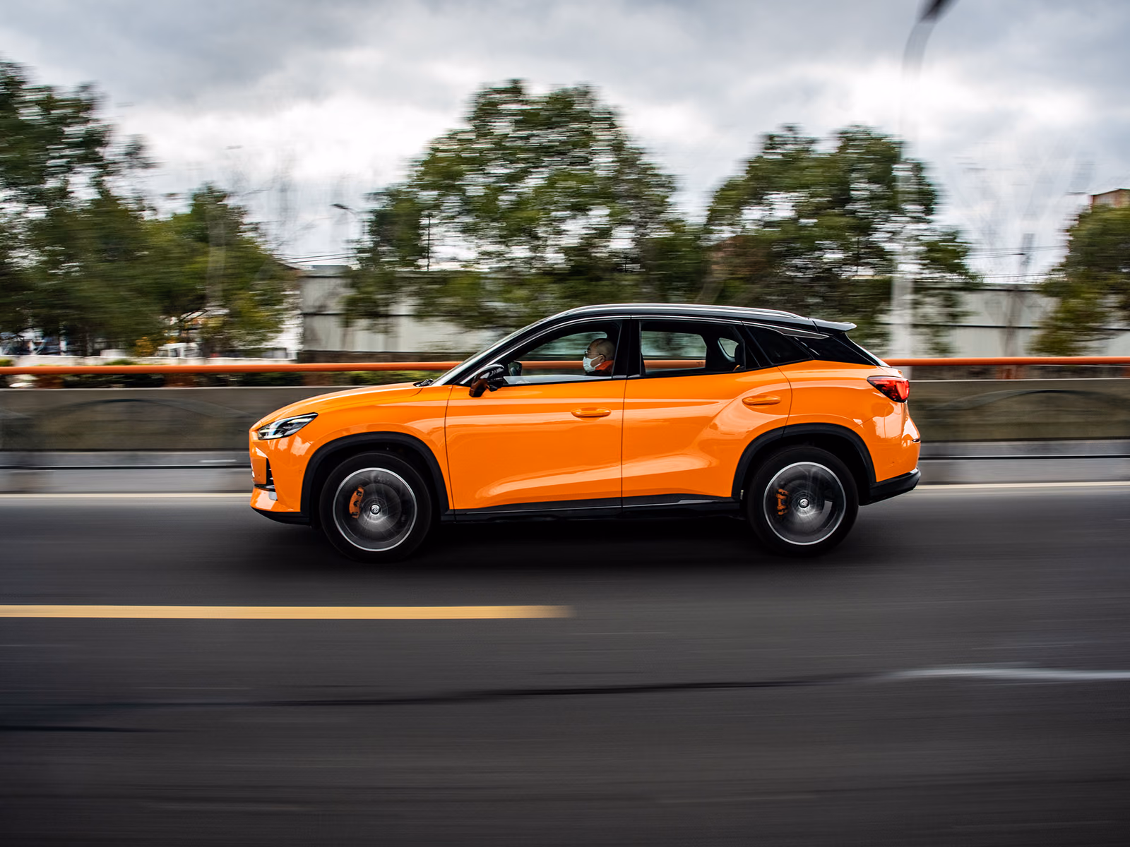 MG One α — профиль в движении
