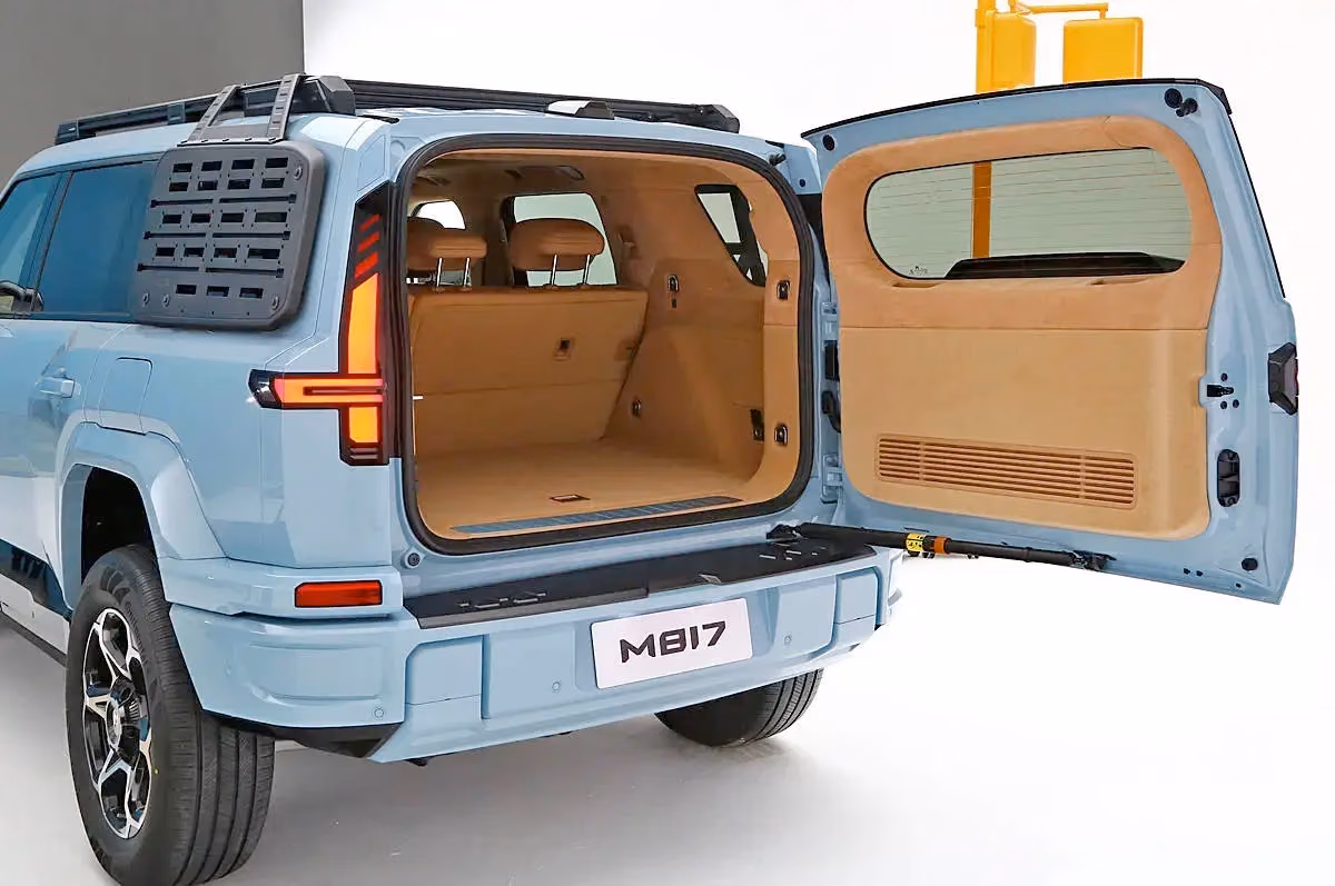 Открытые распашные двери багажника Mhero 817