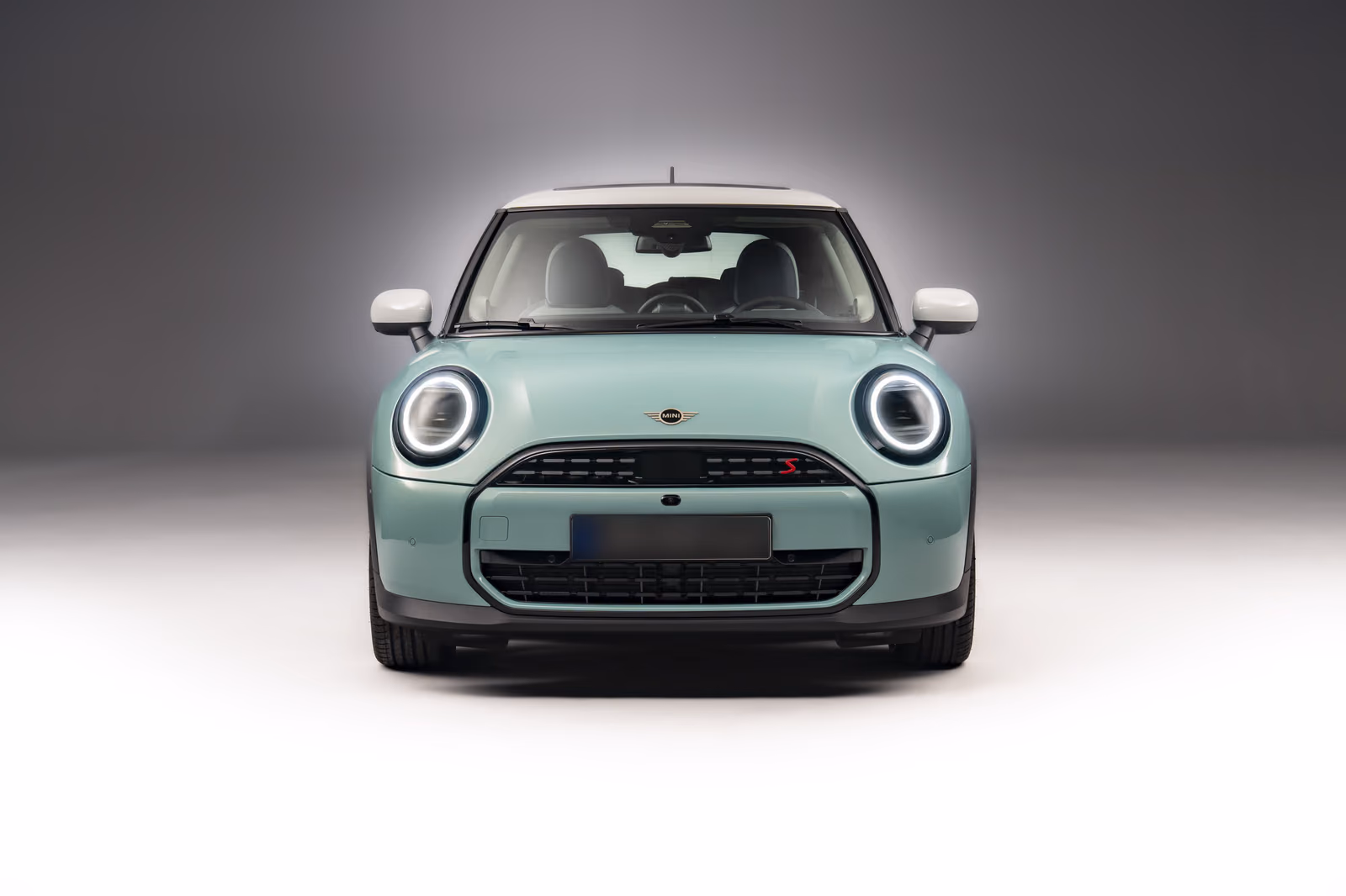 MINI Cooper — вид спереди, круглая оптика и восьмиугольная решётка