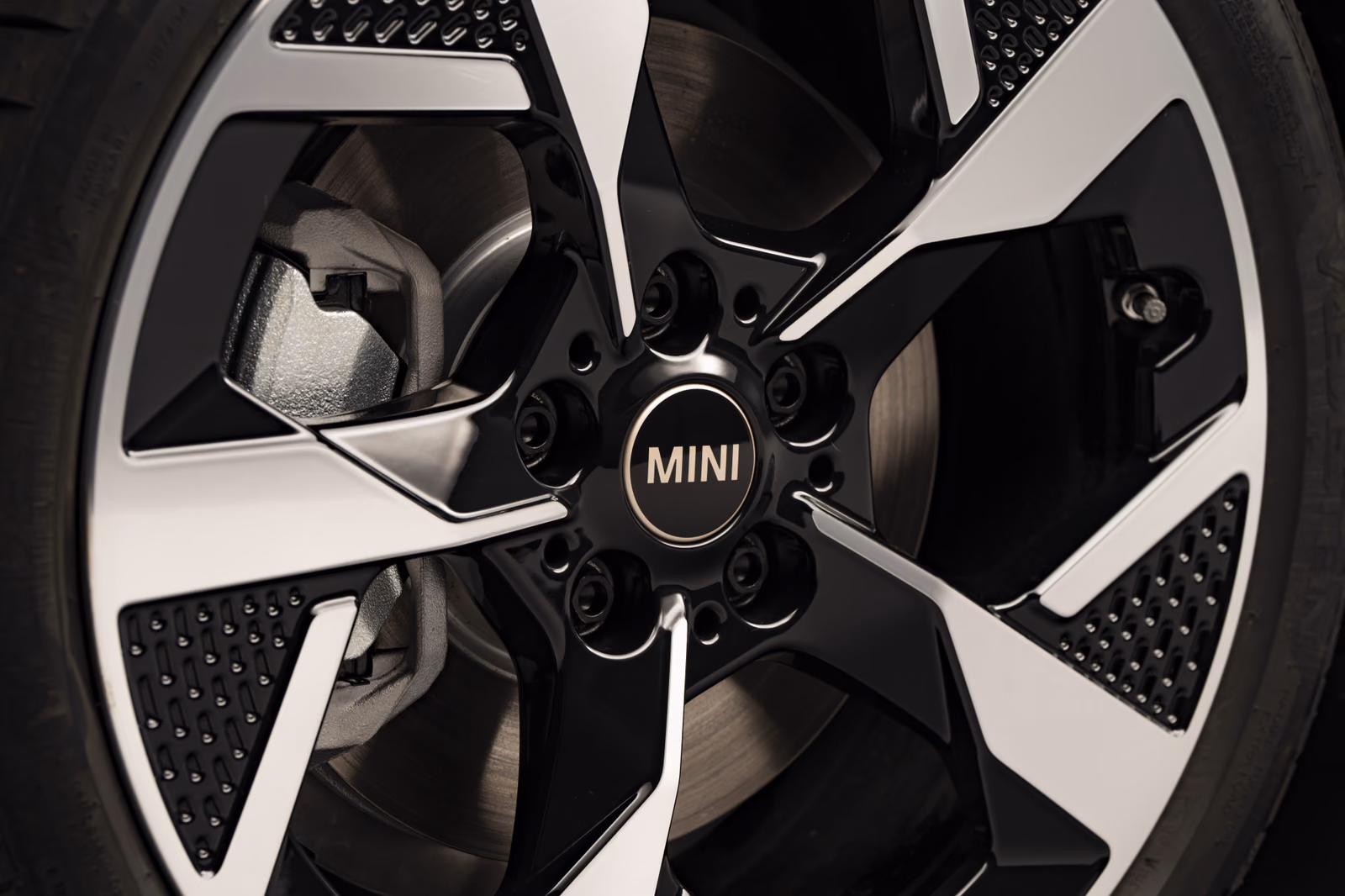 MINI Cooper — легкосплавный диск и тормозной механизм