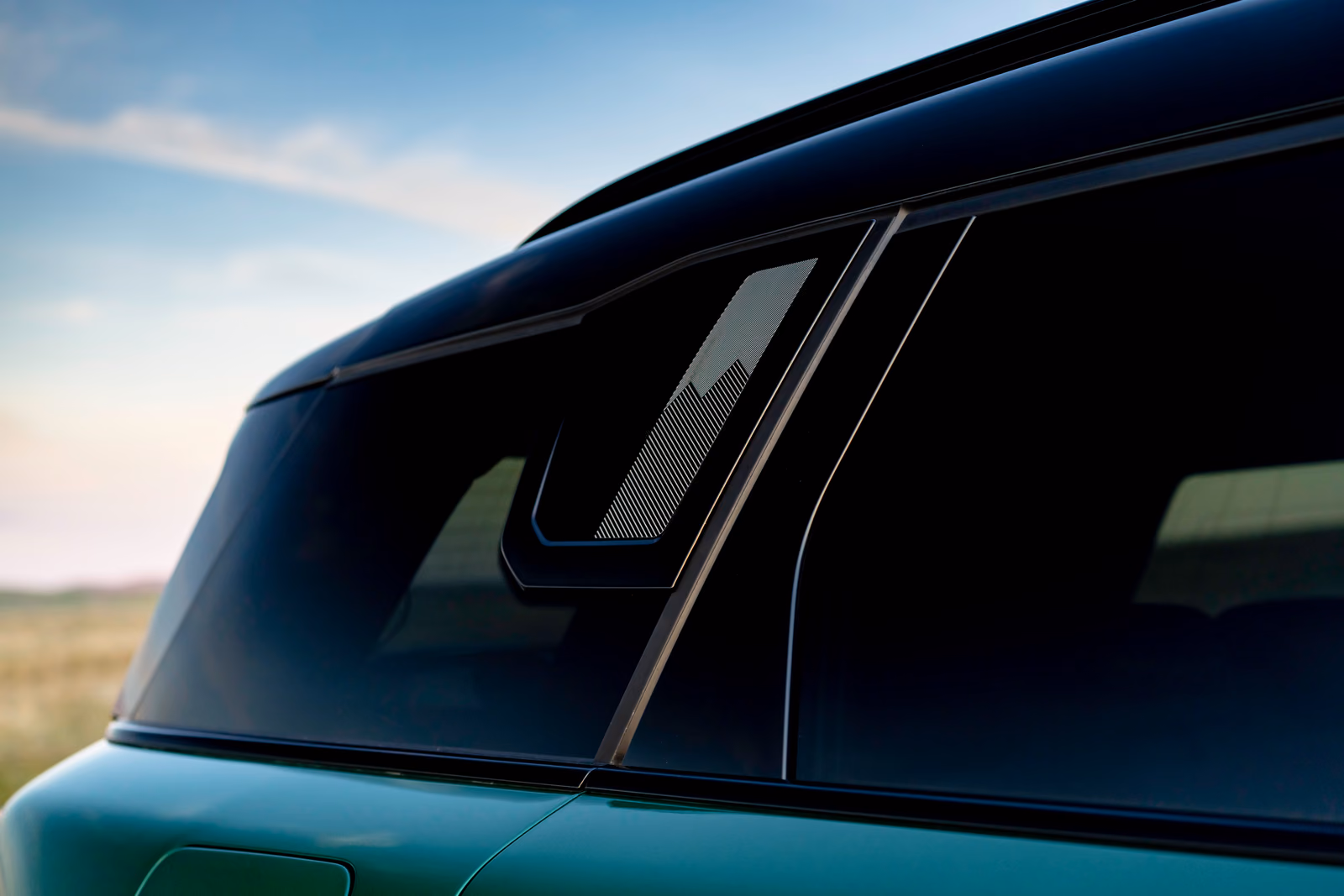 Задняя стойка и фонарь MINI Countryman