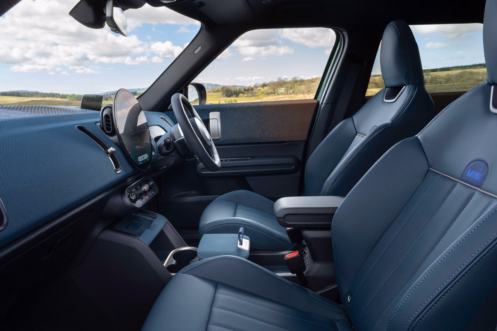 Передние кресла и салон MINI Countryman U25