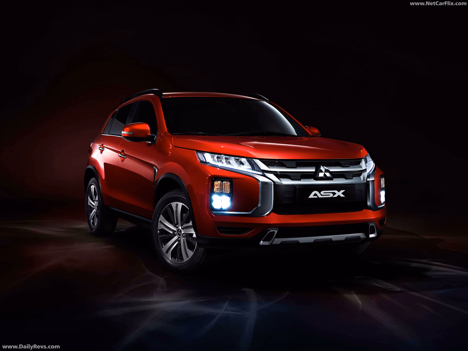 Mitsubishi ASX — спереди в три четверти, студия