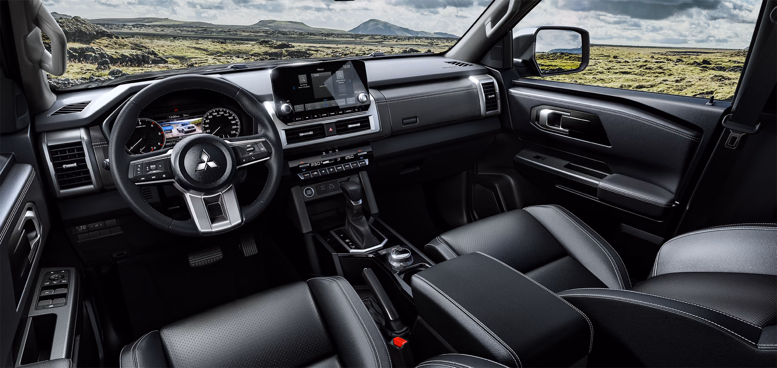 Mitsubishi L200 — панорама леворульного салона