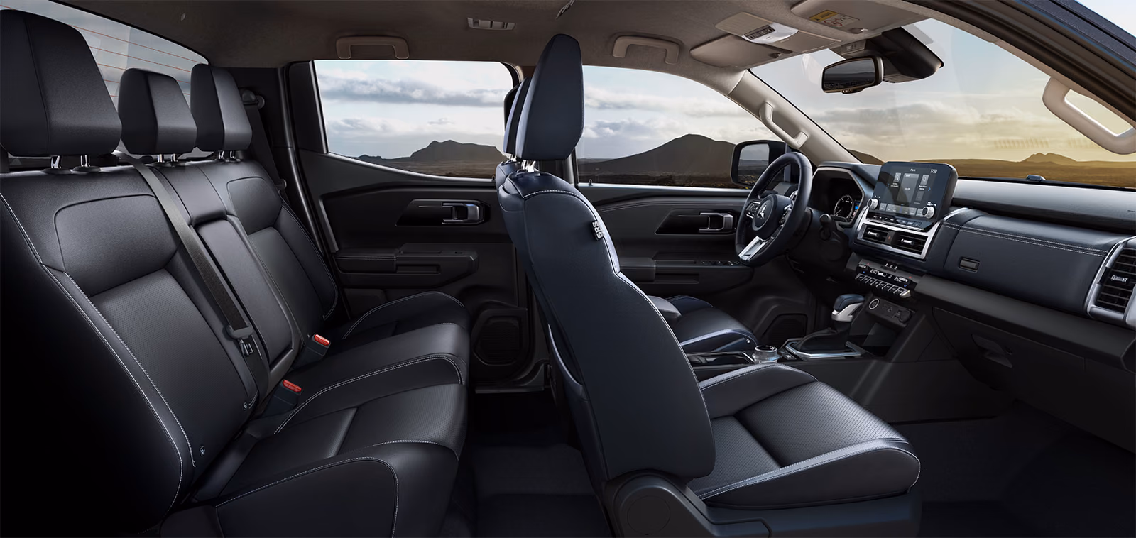 Mitsubishi L200 — передний и задний ряды двойной кабины