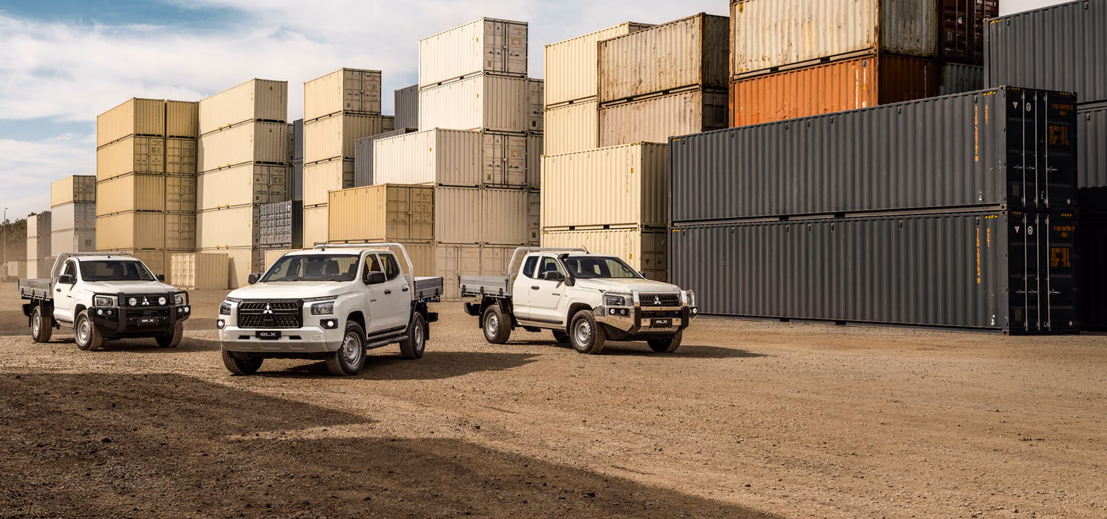 Mitsubishi L200 на грузовом терминале