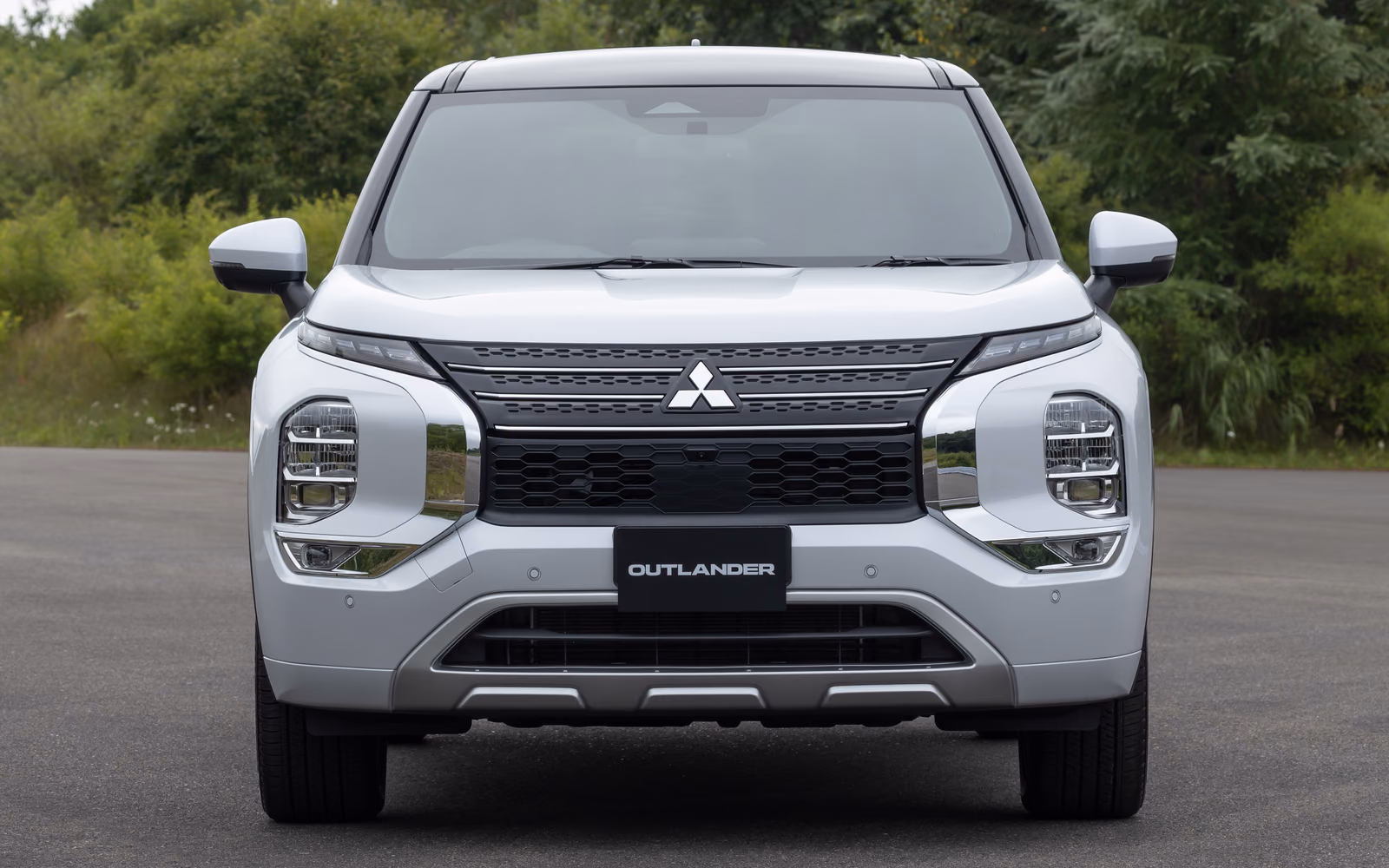 Mitsubishi Outlander — вид сбоку