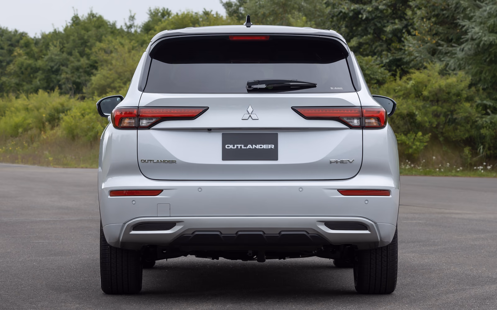 Mitsubishi Outlander — вид спереди