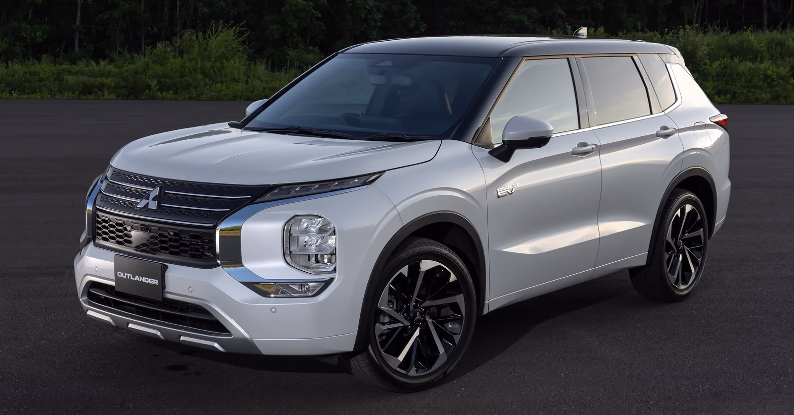 Mitsubishi Outlander — крупный план кузова
