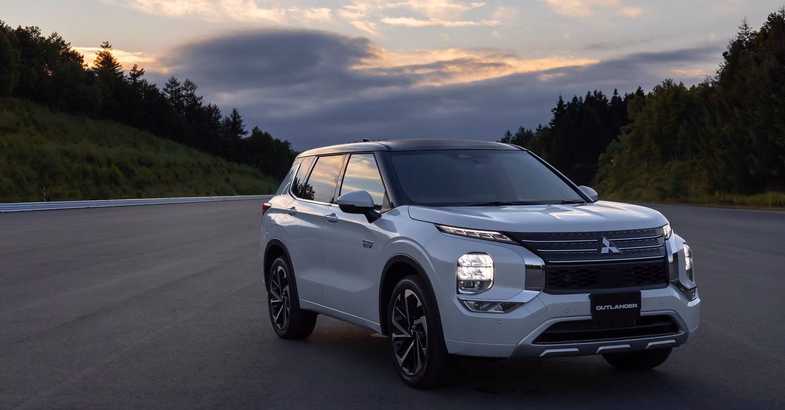 Mitsubishi Outlander — вид спереди