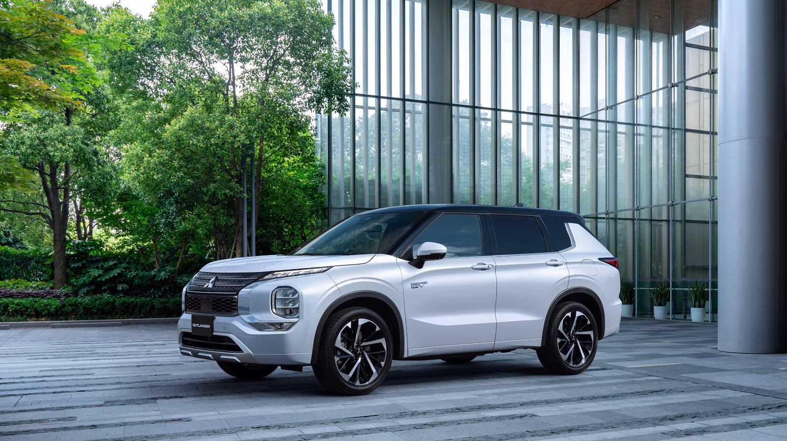 Mitsubishi Outlander — в движении