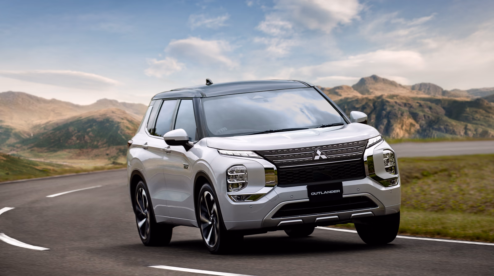 Mitsubishi Outlander — на природе