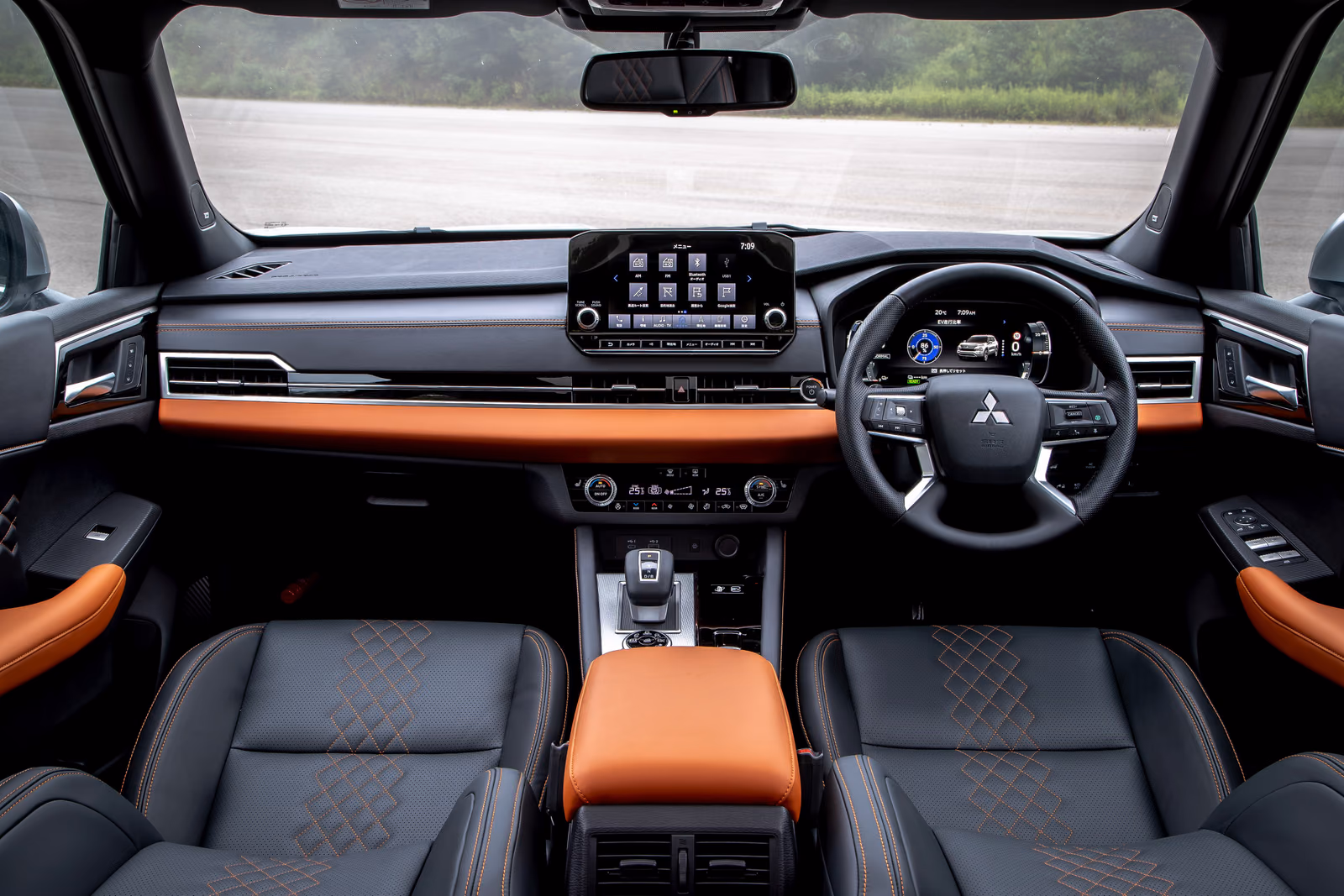 Mitsubishi Outlander — передняя панель и руль