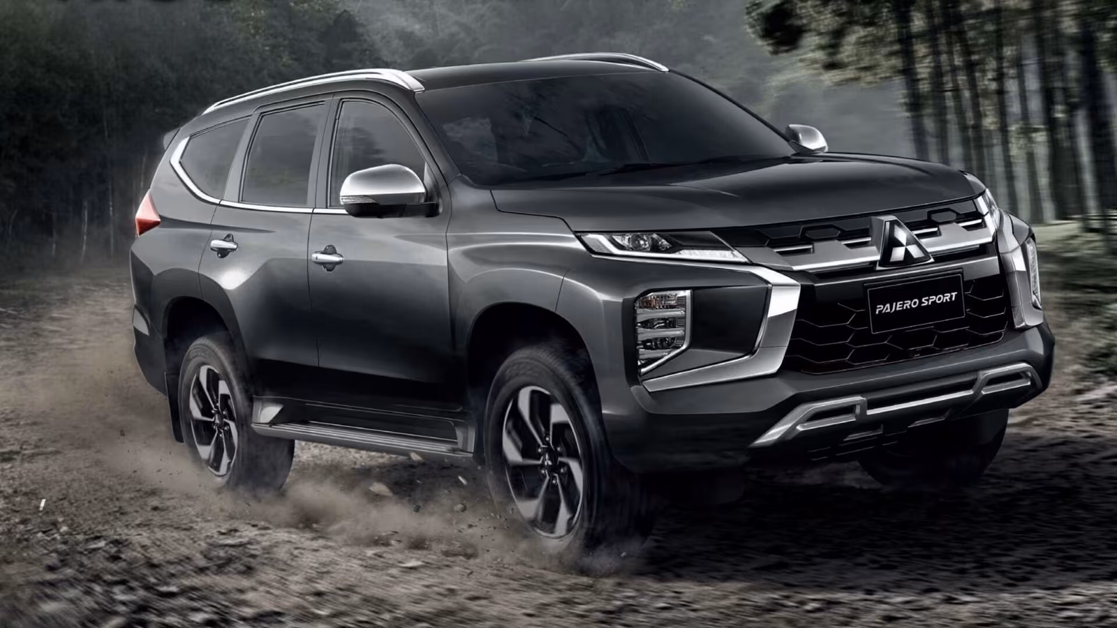 Mitsubishi Pajero Sport на грунтовой дороге