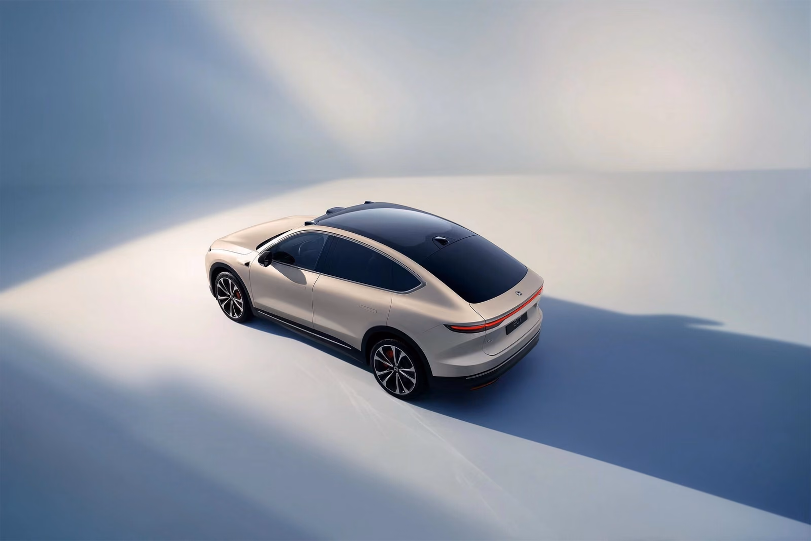 Nio EC7 — вид сбоку